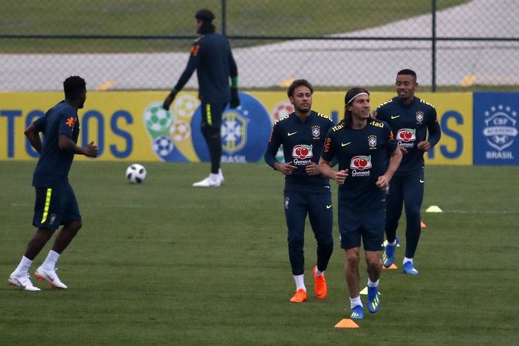 Treino em campo da seleção brasileira de futebol para a Copa do Mundo da Rússia 2018, na Granja Comary.