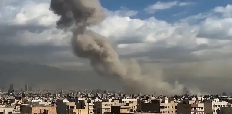 EUA e Israel atacam Irã