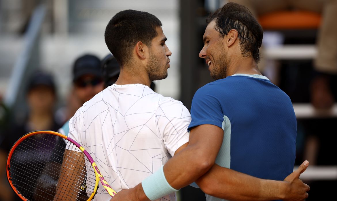 Carlos Alcaraz e Rafael Nadal no Masters de Madri
 6/5/2022  REUTERS/Juan Medina