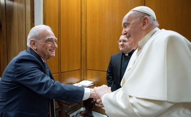 O papa Francisco em encontro com o diretor Martin Scorsese no Vaticano
31/01/2024
Reuters/Mídia do Vaticano/Proibida reprodução