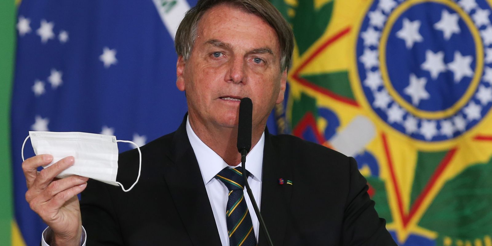 Bolsonaro pede parecer para desobrigar uso de máscara por vacinados | Agência Brasil