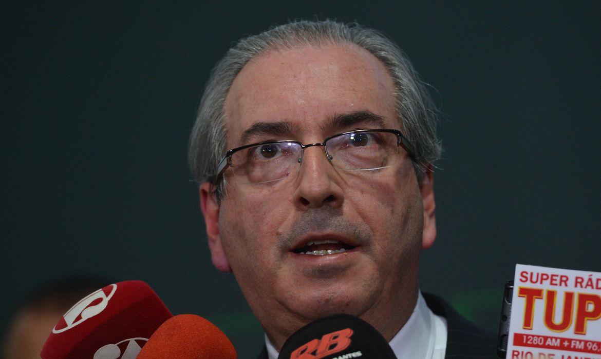 Brasília - O presidente da Câmara dos Deputados, Eduardo Cunha, fala à imprensa (Fabio Rodrigues Pozzebom/Agência Brasil)