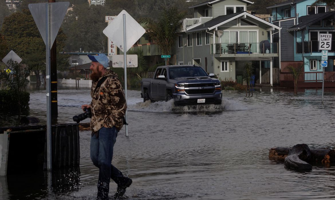 Rainstorms slam northern California