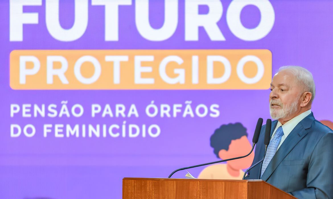 Brasília, 31.10.2023 - O presidente Lula,  durante assinatura do PL que destina pensão para filhos e filhas de vítimas de feminicidio. Foto: Ricardo Stuckert/ PR