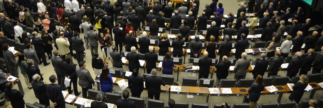 Os presidentes do Senado, Renan Calheiros, da República, Dilma Rousseff, da Câmara, Henrique Eduardo Alves, e do STF, Joaquim Barbosa, participam, na Câmara dos Deputados, da sessão solene para comemorar os 25 anos de promulgação da Constituição.