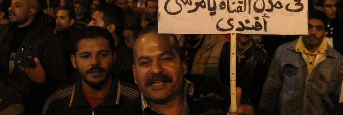 Centenas de manifestantes mantiveram os protestos nas cidades egípcias de Port Said, Ismailia e Suez, desafiando o toque de recolher instituído pelo presidente Mouhamed Mursi.
