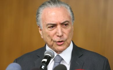 Brasília - Presidente Michel Temer dá entrevista depois da cerimônia de apresentação de credenciais de embaixadores, no Palácio do Planalto (Valter Campanato/Agência Brasil)