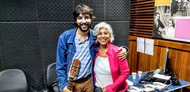Arthus Fochi e Luciana Valle no estúdio da Rádio Nacional do Rio de Janeiro.