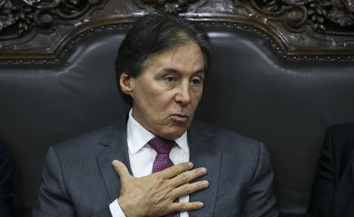 Brasília - O presidente do Senado, Eunício Oliveira, recebe cineastas e parlamentares em seu gabinete (Marcelo Camargo/Agência Brasil)
