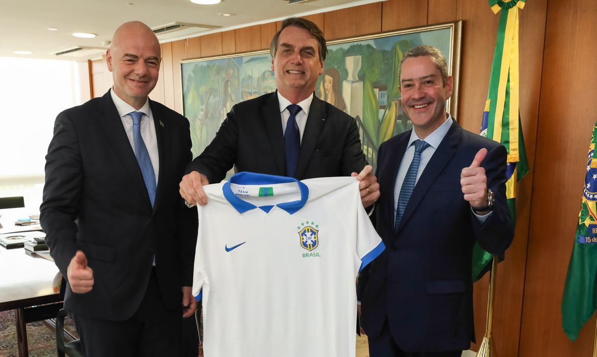 Presidente Jair Bolsonaro durante encontro com os presidentes da Fifa, Gianni Infantino, e da CBF, Rogério Caboclo, no Palácio do Planalto.