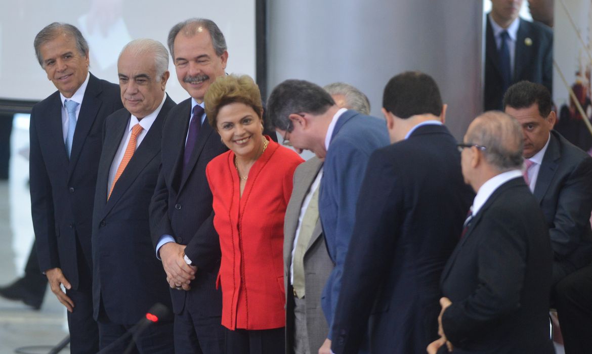 Presidenta Dilma Rousseff participa da cerimônia de lançamento da nova etapa do Programa de Investimentos em Logística, no Palácio do Planalto (Valter Campanato/Agência Brasil)