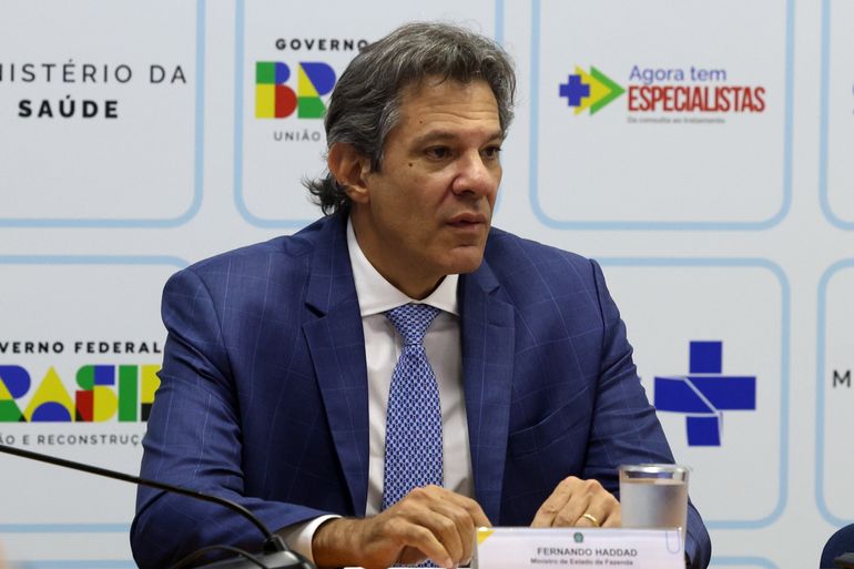Brasília (DF), 24/06/2025 - O ministro da Fazenda, Fernando Haddad, durante entrevista coletiva para falar sobre a troca de dívidas tributárias de hospitais privados e filantrópicos com a União por prestação de atendimento especializado para os pacientes do SUS. A medida faz parte do programa Agora Tem Especialistas – lançado recentemente pelo Ministério da Saúde – e busca ampliar a capacidade de atendimento, a fim de reduzir a fila de espera por consultas, exames e cirurgias no SUS. Foto: Antonio Cruz/Agência Brasil