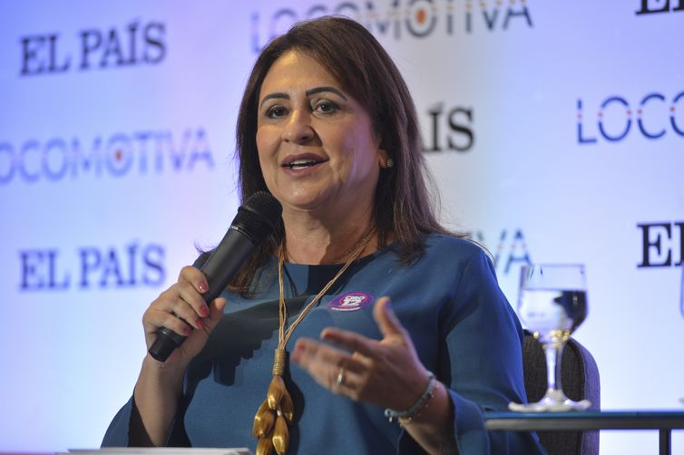  Kátia Abreu, participa do debate 