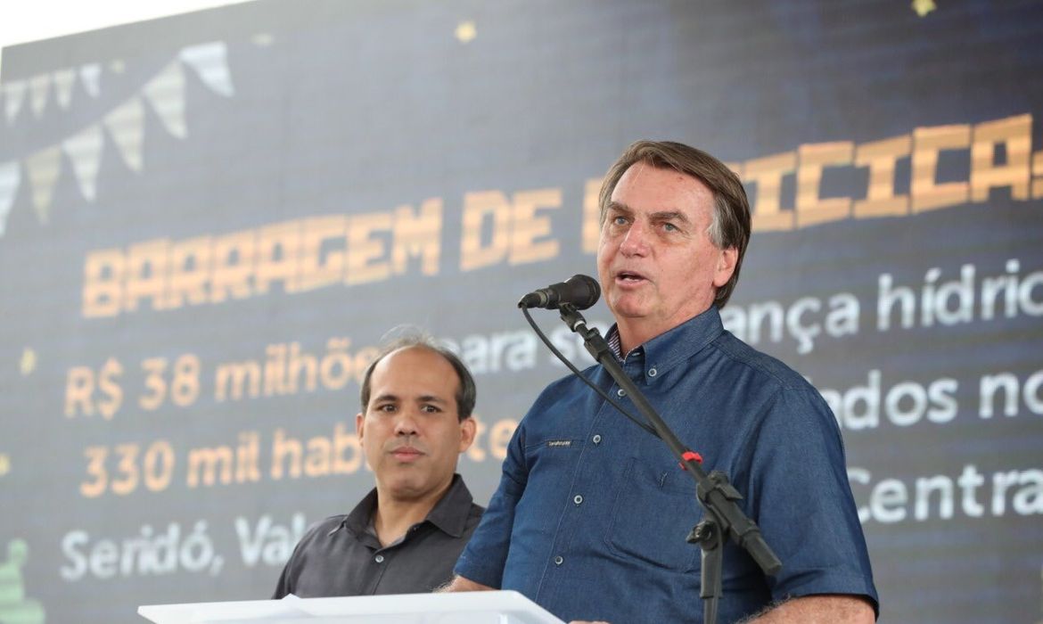 Presidente Jair Bolsonaro esteve em Jucurutu, Rio Grande do Norte, para participar de visita técnica à Barragem de Oiticica.

Câmera: Marcos Corrêa/PR