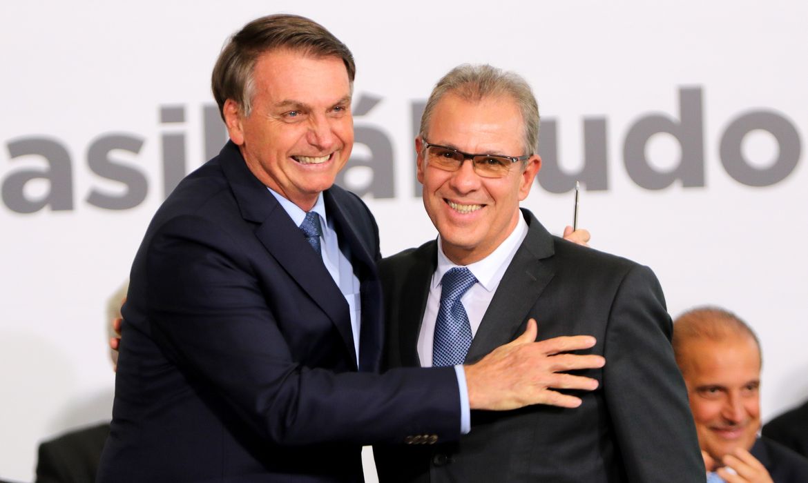 O presidente da República, Jair Bolsonaro e o ministro de Minas e Energia, Bento Albuquerque, durante Solenidade Alusiva aos 400 dias de Governo. 