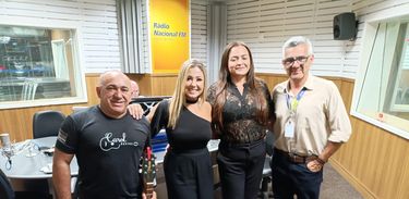 Bastos (violonista), Carol Bastos (cantora) e a produtora Aline Carvalho