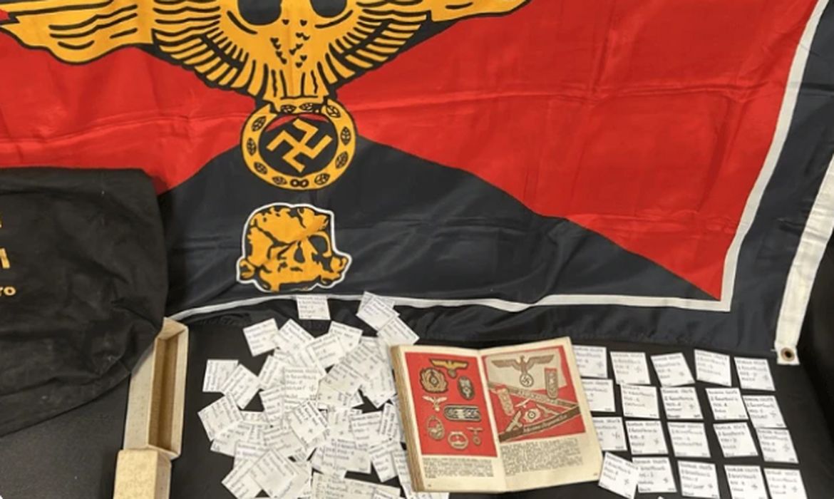 Brasília (DF), 16/04/2025 -  Homem de 70 anos é preso no Rio por comercializar símbolos nazistas
Foto: Polícia civil-RJ