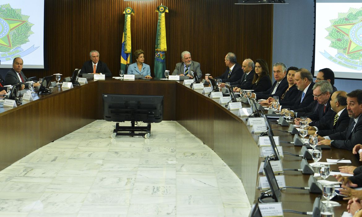 Brasília - A presidenta Dilma Rousseff promove a primeira reunião ministerial com os 31 ministros (Valter Campanato/Agência Brasil)