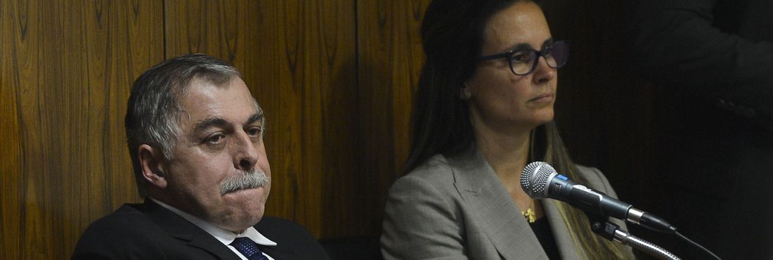 Paulo Roberto Costa e advogada Beatriz Catta Preta durante depoimento do ex-diretor da Petrobras na CPMI do Congresso Nacional. (17/09/2014)