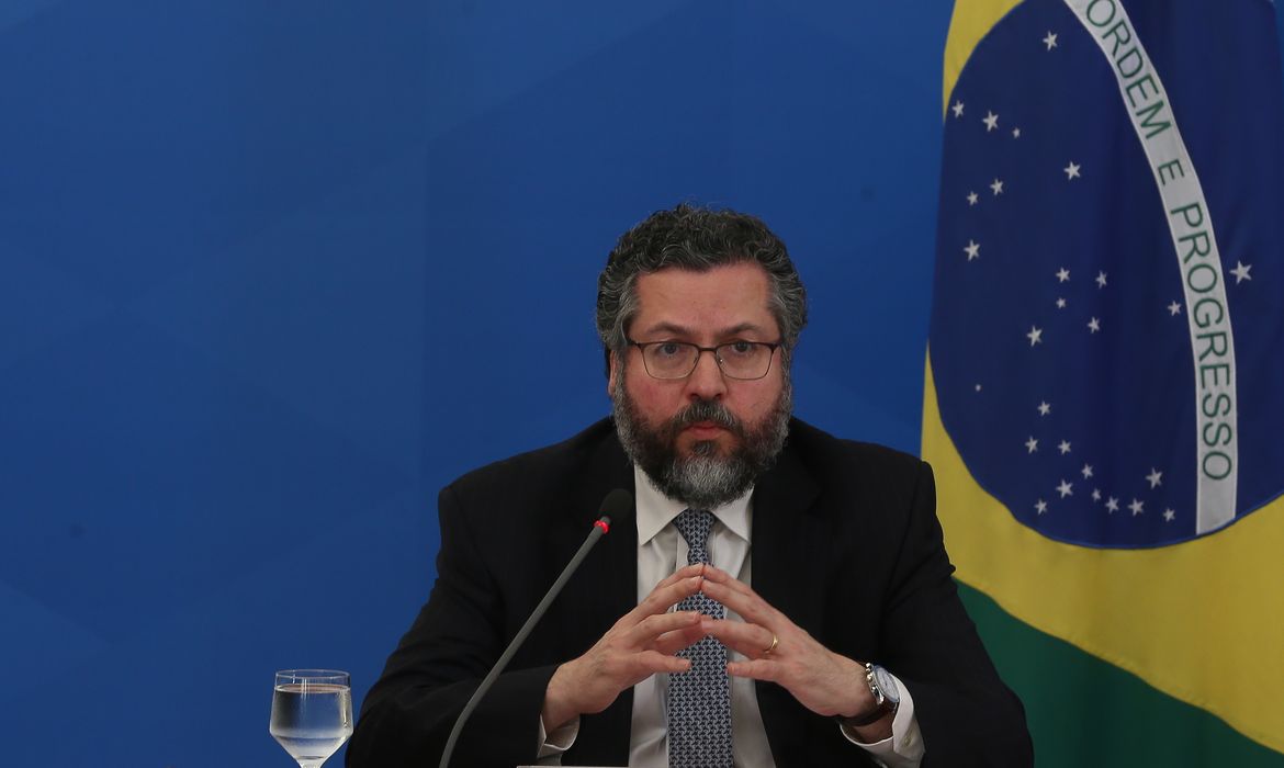 O ministro das Relações Exteriores,Ernesto Araújo, participa de coletiva de imprensa no Palácio do Planalto, sobre as ações de enfrentamento ao covid-19 no país