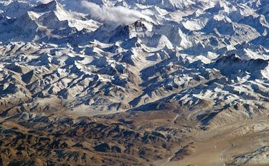 Tempestade de neve mata alpinistas em montanha no Nepal