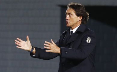 Técnico da Itália, Roberto Mancini, durante partida entre Itália e Lituânia pelas eliminatórias para a Copa do Mundo