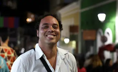 Salvador (BA), 06/08/2025 - O escritor Davi Boaventura particpa da Abertura da Festa Literária Internacional do Pelourinho - Flipelô, que homenageia Dias Gomes, no Largo do Pelourinho. Foto: Rovena Rosa/Agência Brasil