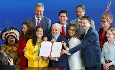Brasília, DF 27/11/2025 - O presidente Luiz Inácio Lula da Silva anuncia a criação da Universidade Federal Indígena (Unind) e a Universidade Federal do Esporte (UFEsporte) Foto: Fabio Rodrigues-Pozzebom/ Agência Brasil