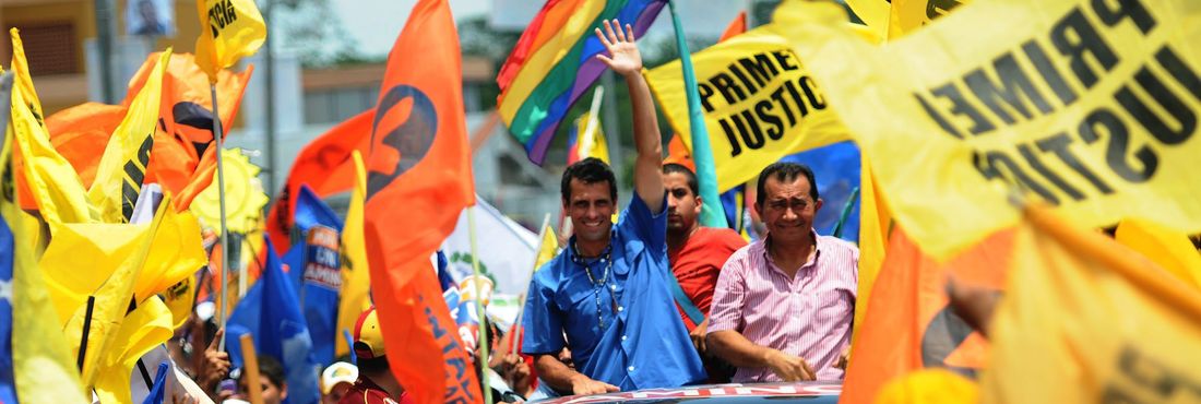 Apoiado por 14 partidos políticos, oposicionista Henrique Capriles Radonski disputa eleição na Venezuela este domingo (7)