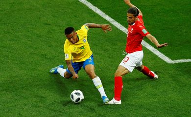 Soccer Football - World Cup - Group E - Brazil vs Switzerland - Rostov Arena, Rostov-on-Don, Russia - June 17, 2018   Brazil's Gabriel Jesus in action with Switzerland's Ricardo Rodriguez    REUTERS/Jason Cairnduff