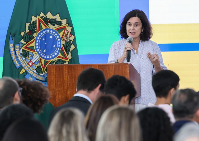 Brasilia (DF), 08/04/2024, Ministra de Salud, Nicia Trindade, durante una conferencia de prensa sobre temas relacionados con la salud, como la vacunación y la lucha contra el dengue, en el Palacio do Planalto.  Fotografía: Antonio Cruz/Agencia Brasil