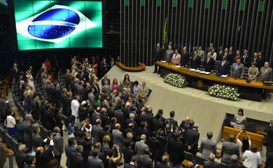 Brasília - O presidente do Congresso, senador Renan Calheiros, comanda a sessão de abertura dos trabalhos legislativos