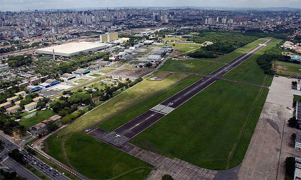 CHUVAS NO RS  Aeronaves privadas levam toneladas de doações ao Rio Grande do Sul, decolando do Campo de Marte. Foto: Infraero
Foto: Divulgação/Infraero