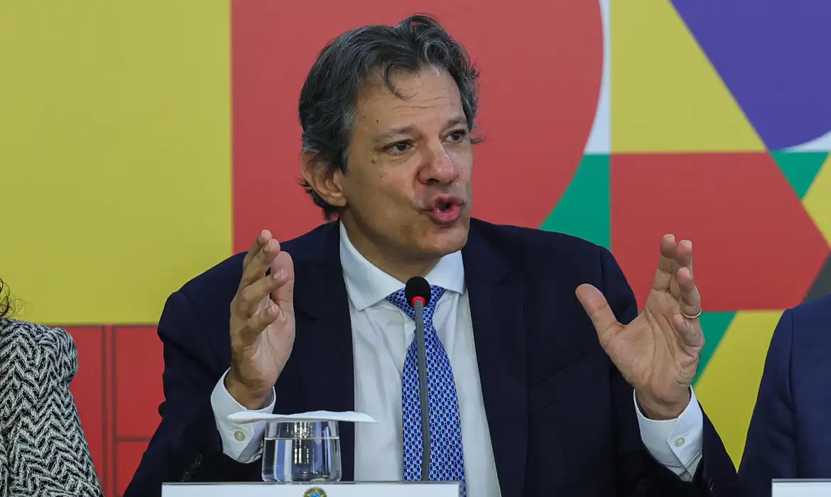 Brasília (DF) 28/11/2024 - Os ministros Fernando Haddad (Fazenda) (e) e Rui Costa (Casa Civil) (d) durante coletiva para explicar o pacote de gastos do governo.
Foto: Fabio Rodrigues-Pozzebom/ Agência Brasil
