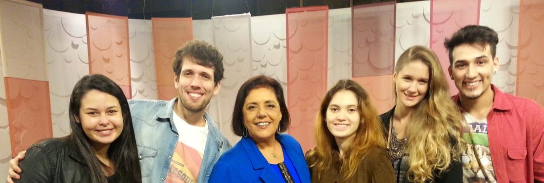 Na foto: a estudante e escritora Ana Beatriz Brandão, o chef Marcos Freitas, Leda Nagle, a escritora Maria Sampaio, a estudante Luisa Sperandio e o violinista Bruce Wayne.