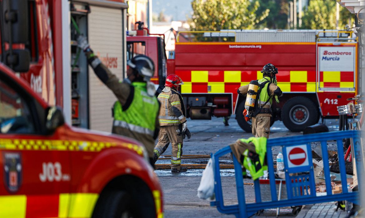 Firefighters walk outside after adjoining nightclubs caught fire in Murcia, Spain, October 1, 2023. REUTERS/Eva Manez