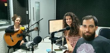 Angélica Duarte nos estúdios da Rádio Nacional