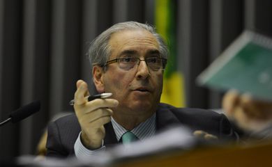 Brasília - O presidente da Câmara dos Deputados, Eduardo Cunha, preside sessão plenária de discussão e votação das Mps (José Cruz/Agência Brasil)