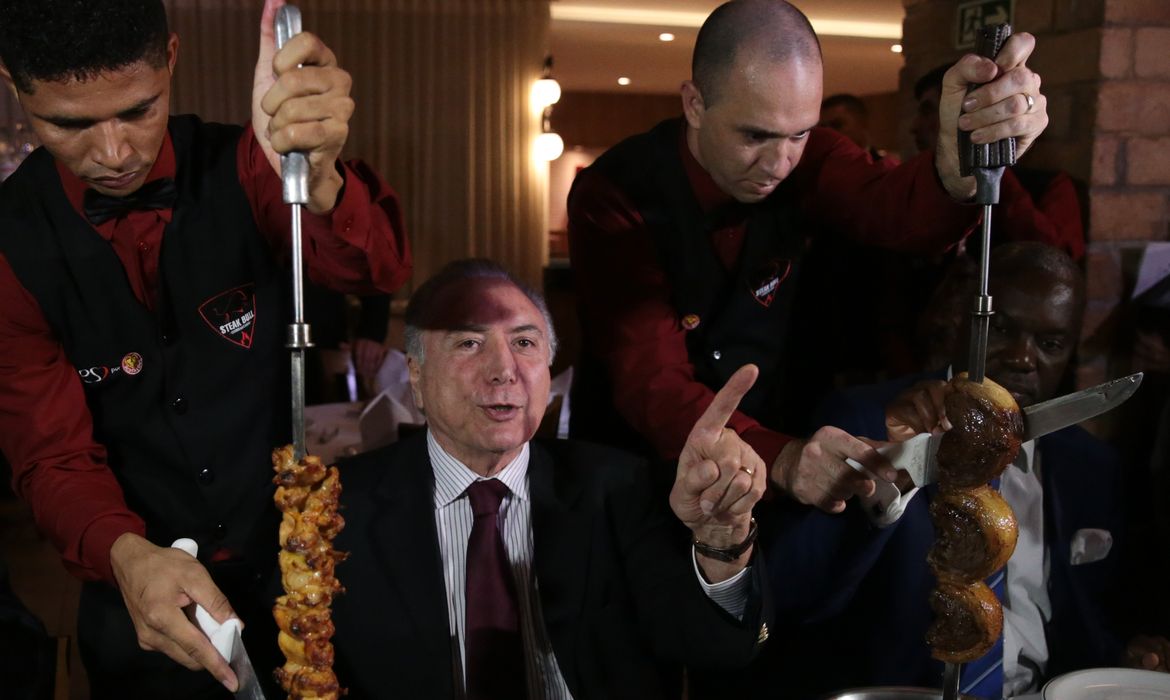 Brasília - Após reunião no Palácio do Planalto, o presidente Michel Temer janta em churrascaria com ministros e embaixadores (José Cruz/Agência Brasil)