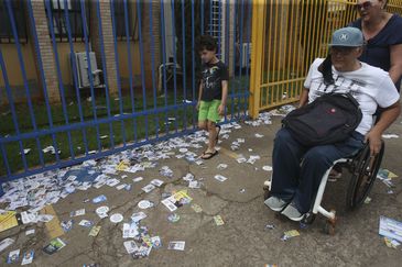 Antonio Cruz/Agência Brasil Eleições,Eleitores em Filas de Votações no Unieuro e Colegio Lasalle.