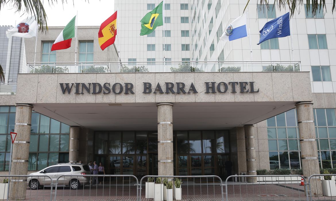 Segurança é reforçada em hotel onde Bolsonaro pode falar
