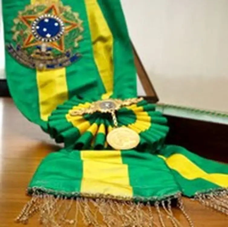 Broche da faixa presidencial é encontrado após abertura de sindicância |  Agência Brasil