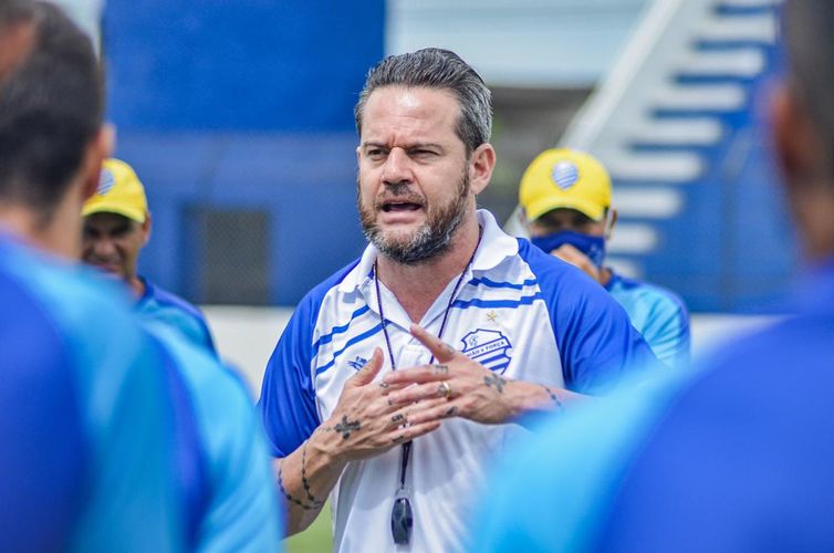 Técnico do CSA elogia reforço internacional: Dispensa comentários -  Programa Show de Bola