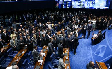 Brasília - Por 55 votos a favor e 22 contra, Senado abre processo de impeachment da presidenta Dilma Rousseff  ( Marcelo Camargo/Agência Brasil)