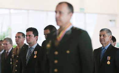 Brasília - Juiz federal Sérgio Moro durante cerimônia de entrega de comendas da Ordem do Mérito Judiciário Militar, em comemoração aos 209 anos da Justiça Militar da União (José Cruz/Agência Brasil)