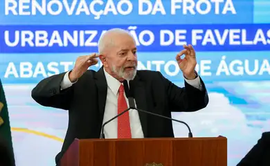 08/05/2024 – O presidente Luiz Inácio Lula da Silva, durante cerimônia de divulgação dos resultados do Novo PAC Seleções Cidades, no Palácio do Planalto.   Foto: Jose Cruz/Agência Brasil