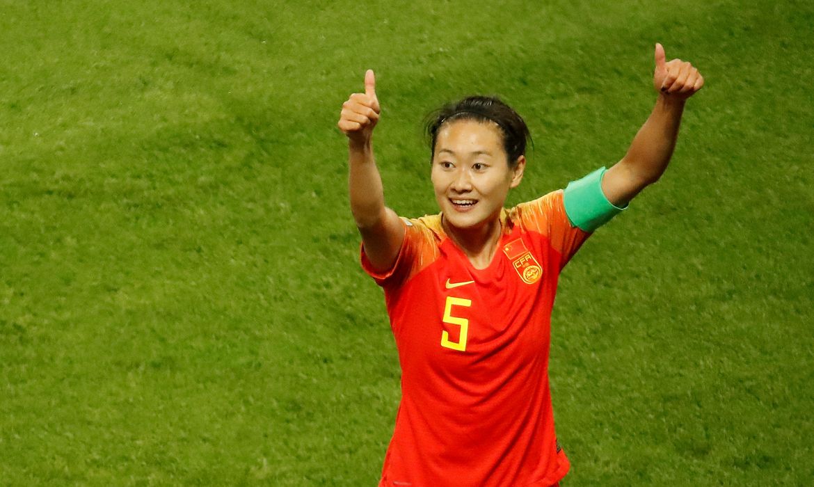Jogadora chinesa Haiyan Wu comemora vitória no jogo na Copa do Mundo de Futebol Feminino - França 2019