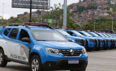 O secretário de estado de Polícia Militar do Rio de Janeiro, coronel Luiz Henrique Pires,  participa da entrega de  mais um lote de 114 viaturas adquiridas no ano passado para recompor a frota da corporação.