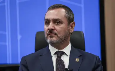 Brasília (DF), 30/09/2025 – O diretor geral da PF, Andrei Rodrigues, durante entrevista para falar sobre os casos de bebidas alcoólicas adulteradas com metanol, agora concentradas no estado de São Paulo, devem transcender os limites do estado.
Foto: José Cruz/Agência Brasil