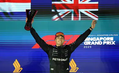 George Russell celebra no GP de Cingapura
 5/10/2025    REUTERS/Edgar Su